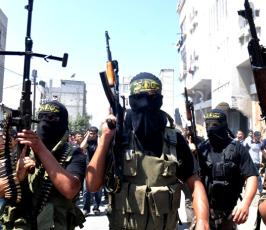 بالصور: سرايا القدس تزف إلى الحور العين شهيدها القائد رماح الحسنى من مدينة غزة