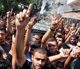 بالصور: سرايا القدس تزف إلى الحور العين شهيدها القائد رماح الحسنى من مدينة غزة