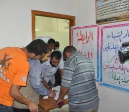 الرابطة الاسلامية توزع الزي المدرسي على الطلبة