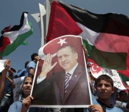 بالصور: مسيرة لأطفال غزة تحية لأردوغان  ومواقفه الوطنية من القضية الفلسطينية
