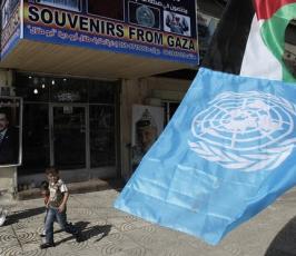 الشعب الفلسطينى يعبر عن إستحقاق أيلول بالمجسمات والصور