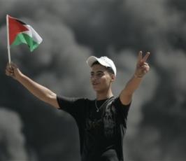 بالصور: مظاهرات إسبوعية بالضفة الغربية إحتجاجاً على توسيع المستوطنات وبناء الجدار العازل