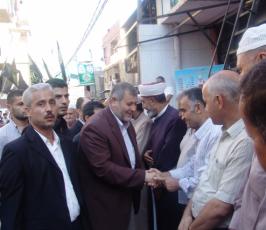 بالصور: القيادى بحركة الجهاد خالد البطش خلال جولة له في مخيم شاتيلا 
