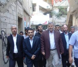 بالصور: القيادى بحركة الجهاد خالد البطش خلال جولة له في مخيم شاتيلا 