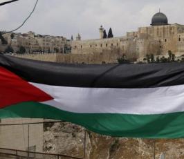 بالصور: مواجهات بين شبان فلسطينيين بالقدس ورام الله مع قوات الإحتلال
