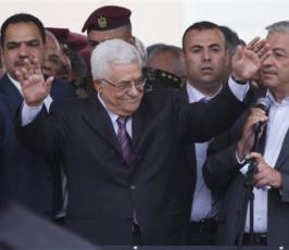 بالصور: الفلسطينيون يستقبلون رئيس السلطة الوطنية محمود عباس بعد عودته من واشنطن