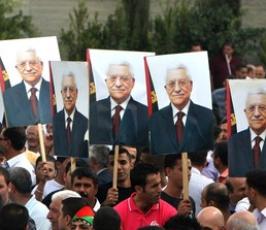 بالصور: الفلسطينيون يستقبلون رئيس السلطة الوطنية محمود عباس بعد عودته من واشنطن