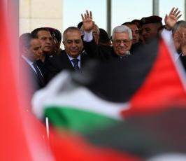 بالصور: الفلسطينيون يستقبلون رئيس السلطة الوطنية محمود عباس بعد عودته من واشنطن