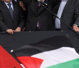 بالصور: الفلسطينيون يستقبلون رئيس السلطة الوطنية محمود عباس بعد عودته من واشنطن