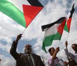بالصور: الفلسطينيون يستقبلون رئيس السلطة الوطنية محمود عباس بعد عودته من واشنطن