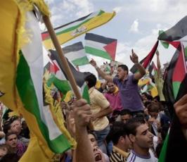 بالصور: الفلسطينيون يستقبلون رئيس السلطة الوطنية محمود عباس بعد عودته من واشنطن