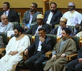 بالصور: الرئيس نجاد يكرم عوائل شهداء الأنتفاضة فى ختام مؤتمر الإنتفاضة