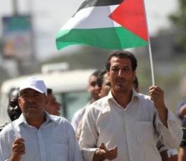 بالصور: مسيرات لأهالى الأسرى دعماً لأبنائهم بسجون الإحتلال بمدينة غزة