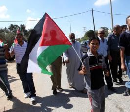 بالصور: مسيرات لأهالى الأسرى دعماً لأبنائهم بسجون الإحتلال بمدينة غزة