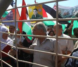 بالصور: مسيرات لأهالى الأسرى دعماً لأبنائهم بسجون الإحتلال بمدينة غزة