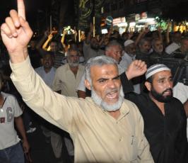 بالصور: الألاف من أنصار الجهاد يشاركون بمسيرة تضامنية مع الأسرى بسجون الإحتلال بغزة