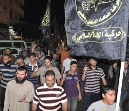بالصور: الألاف من أنصار الجهاد يشاركون بمسيرة تضامنية مع الأسرى بسجون الإحتلال بغزة