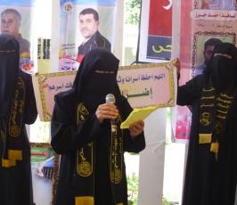 بالصور: العمل النسائي بالمنطقة الوسطى ينظم وقفة تضامنية مع الاسرى المضربين عن الطعام