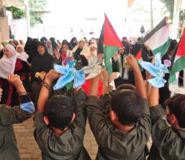 بالصور: دائرة العمل النسائي تواصل فعالياتها التضامنية مع الأسرى في سجون الاحتلال