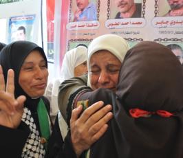 بالصور: إحتفالات ومسيرات فرحاً بإتمام صفقة الإفراج عن الأسرى بمدينة غزة