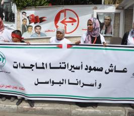 بالصور: إحتفالات ومسيرات فرحاً بإتمام صفقة الإفراج عن الأسرى بمدينة غزة
