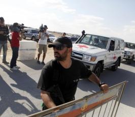 بالصور: الإحتلال يبدأ بإخلاء الأسرى من السجون بالتنسيق مع الصليب الأحمر