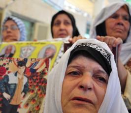بالصور: قبل يوم من  الإفراج عنهم ..أهالى الأسرى ينتظرون أبنائهم بفارغ الصبر