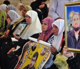 بالصور: قبل يوم من  الإفراج عنهم ..أهالى الأسرى ينتظرون أبنائهم بفارغ الصبر