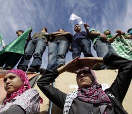 بالصور.. بدء تنفيذ تبادل الأسرى والأهالي في استقبالهم في رام الله
