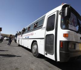 بالصور: مراسم إستقبال الأسرى على معبر رفح البرى