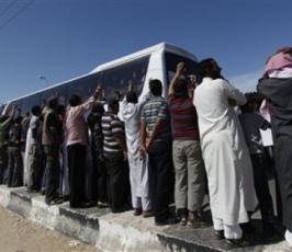 بالصور: مراسم إستقبال الأسرى على معبر رفح البرى