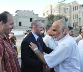 بالصور: حركة الجهاد وسرايا القدس تزور الأسرى المحررين بالمنطة الوسطى