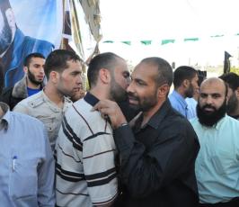 بالصور: حركة الجهاد وسرايا القدس تزور الأسرى المحررين بالمنطة الوسطى