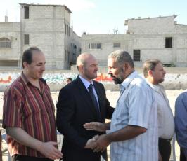 بالصور: حركة الجهاد وسرايا القدس تزور الأسرى المحررين بالمنطة الوسطى