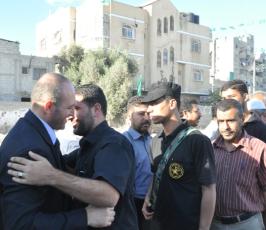بالصور: حركة الجهاد وسرايا القدس تزور الأسرى المحررين بالمنطة الوسطى