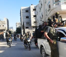 بالصور: حركة الجهاد وسرايا القدس تزور الأسرى المحررين بالمنطة الوسطى