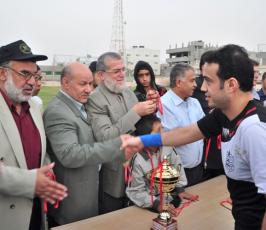 بالصور: الأسيران المحرران خالد الجعيدي والخواجا يفتتحان مباراة على شرف ذكرى الشقاقي