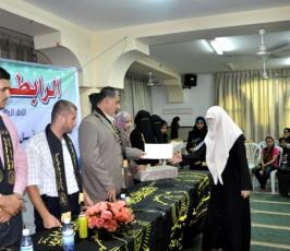 بالصور: الرابطة الإسلامية تكرم الطالبات الفائزات في  المسابقة الثقافية بذكرى استشهاد الدكتورالشقاقي