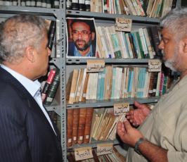 بالصور.. الأسرى المحررون في زيارة لمنزل الشهيد الشقاقي