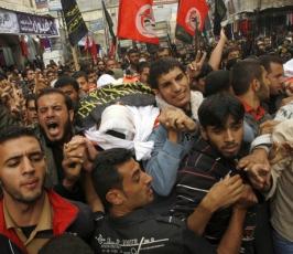 بالصور: جماهير غفيرة تشيع جثامين سرايا القدس بمدينة خانيونس
