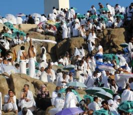 بالصور: أكثر من مليوني مسلم يتوافدون على جبل عرفات لأداء فريضة الحج