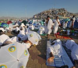 بالصور: أكثر من مليوني مسلم يتوافدون على جبل عرفات لأداء فريضة الحج