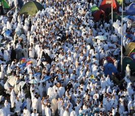 بالصور: أكثر من مليوني مسلم يتوافدون على جبل عرفات لأداء فريضة الحج