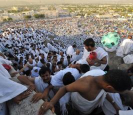 بالصور: أكثر من مليوني مسلم يتوافدون على جبل عرفات لأداء فريضة الحج