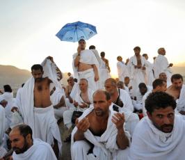 بالصور: أكثر من مليوني مسلم يتوافدون على جبل عرفات لأداء فريضة الحج