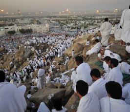 بالصور: أكثر من مليوني مسلم يتوافدون على جبل عرفات لأداء فريضة الحج