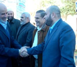 بالصور: الأسرى المحررون يستقبلون التهانى والتبريكات بعد عودتهم من الحج