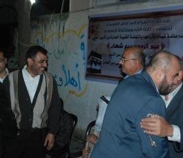بالصور: الأسرى المحررون يستقبلون التهانى والتبريكات بعد عودتهم من الحج