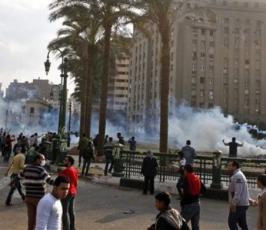بالصور:  أكثر من 500 إصابة في اشتباكات بميدان التحرير