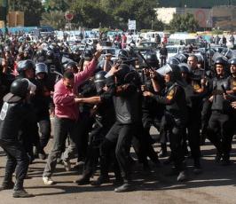 بالصور:  أكثر من 500 إصابة في اشتباكات بميدان التحرير